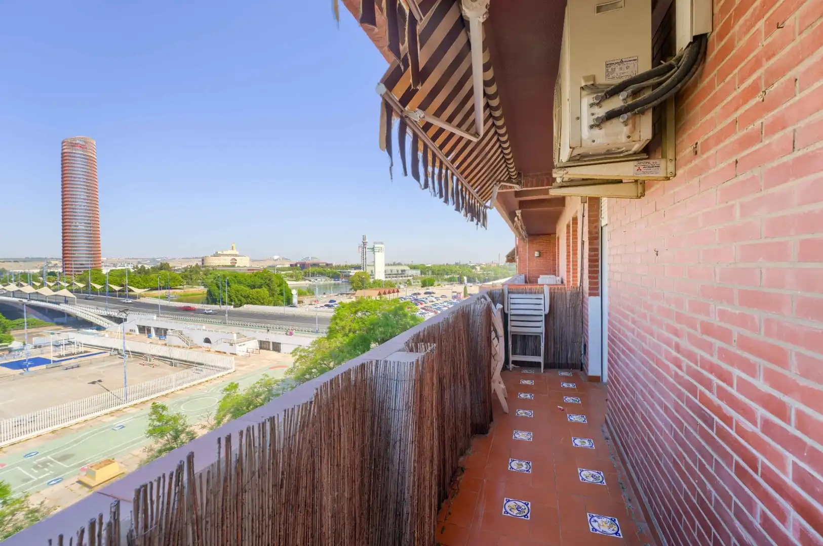 Terrasse von Wohnung zum Verkauf in Sevilla mit Klimaanlage, Heizung und Abstellraum