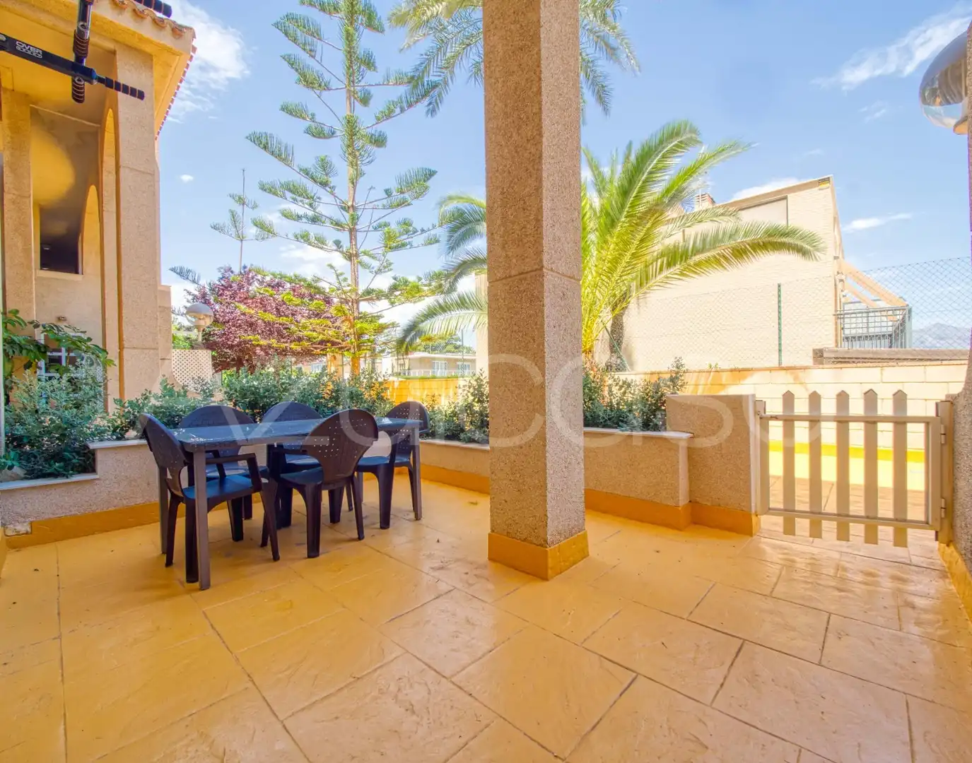 Terrasse von Maisonette zum Verkauf in El Campello mit Klimaanlage, Abstellraum und Gemeinschaftspool