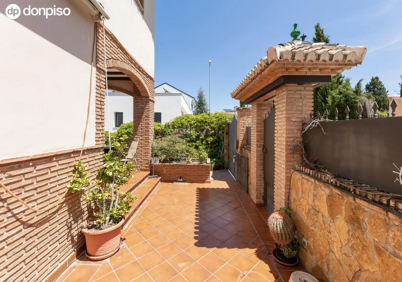 Houses for sale in Calle MULHACEN, 20, Barrio de la Vega