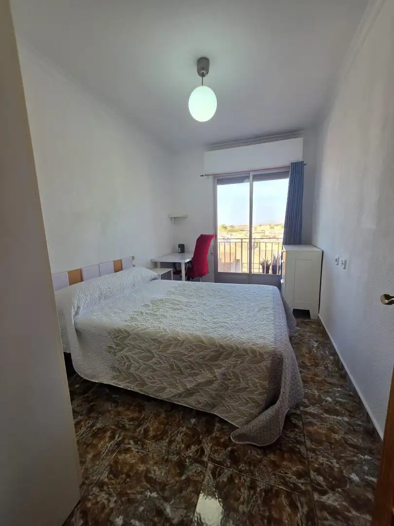 Dormitori de Pis per a compartir en Cartagena amb Balcó