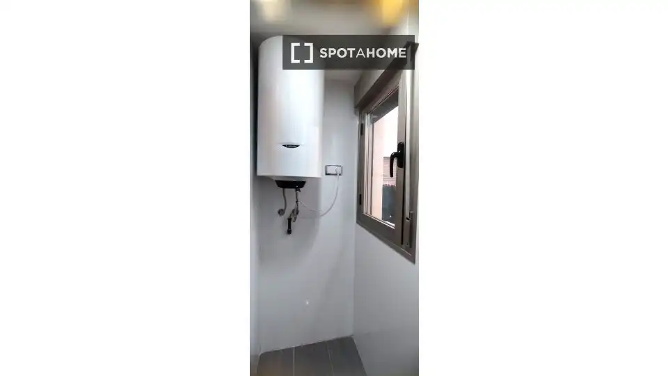 Baño de Apartamento para compartir en Alicante / Alacant con Aire acondicionado, Calefacción y Terraza