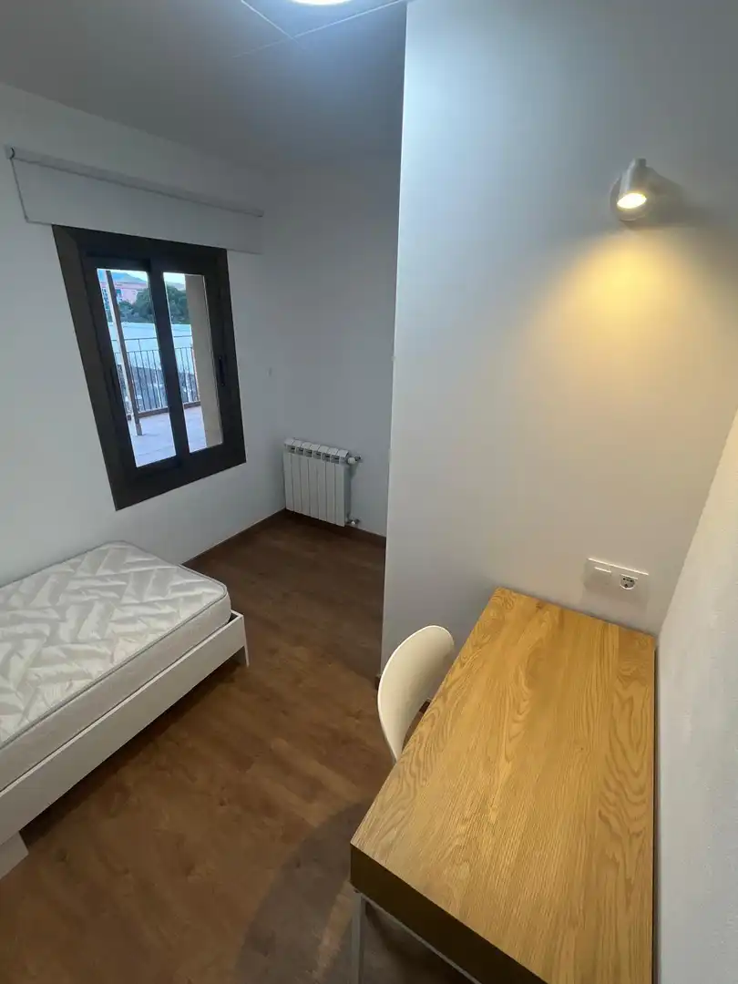 Habitación de Piso de alquiler en Girona con Terraza