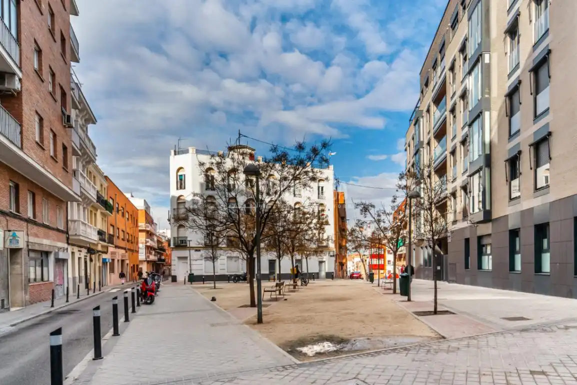 Vista exterior de Estudi en venda en Madrid amb Calefacció