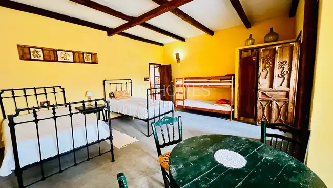 Habitación de Finca rústica en venta en Úbeda con Jardín privado, Terraza y Piscina
