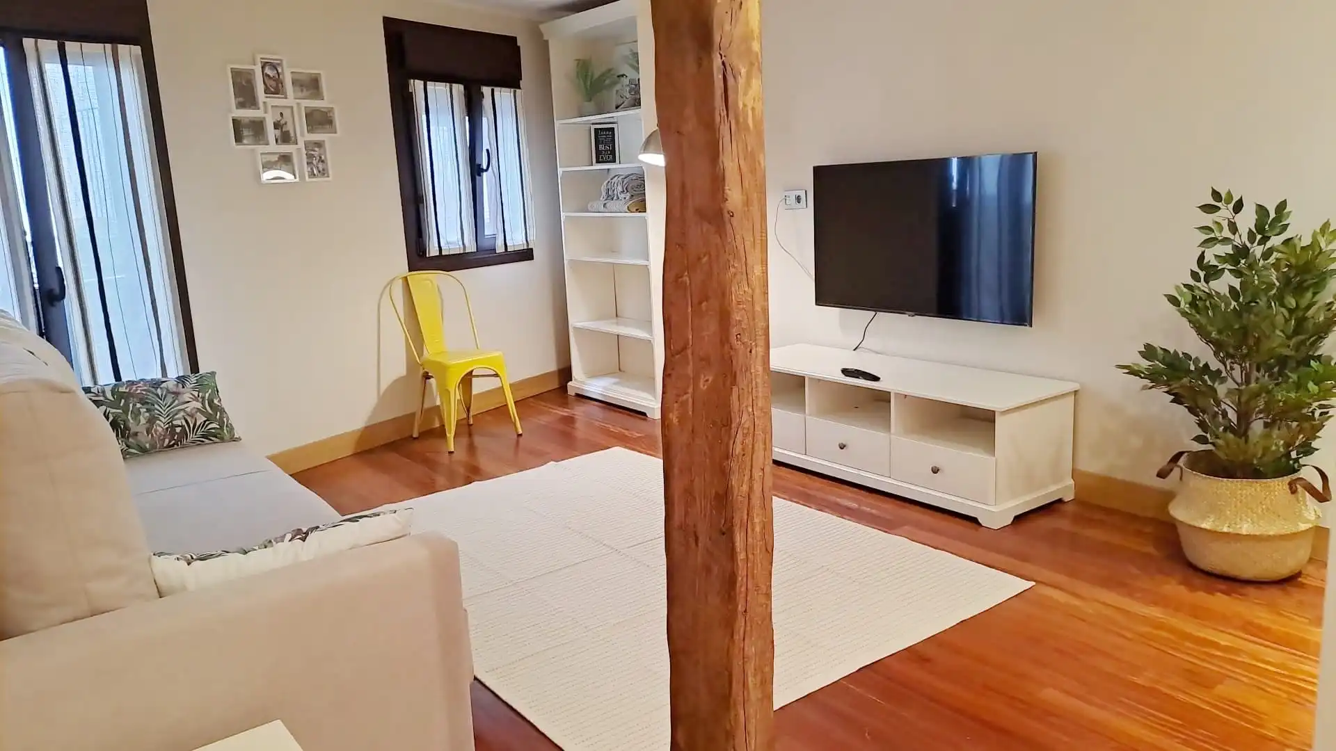 Living room of Flat for rent in Castro-Urdiales  with Heating, Furnished and Balcony