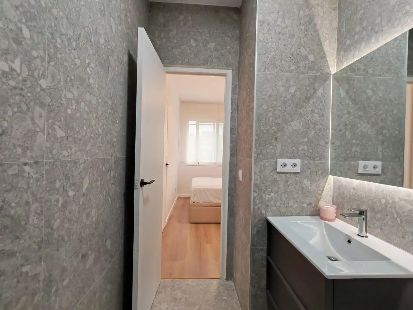 Badezimmer von Wohnungen zum Verkauf in L'Hospitalet de Llobregat mit Klimaanlage und Möbliert