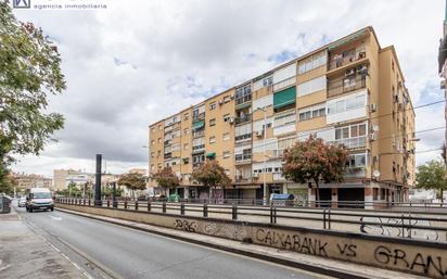 Exterior view of Flat for sale in  Granada Capital