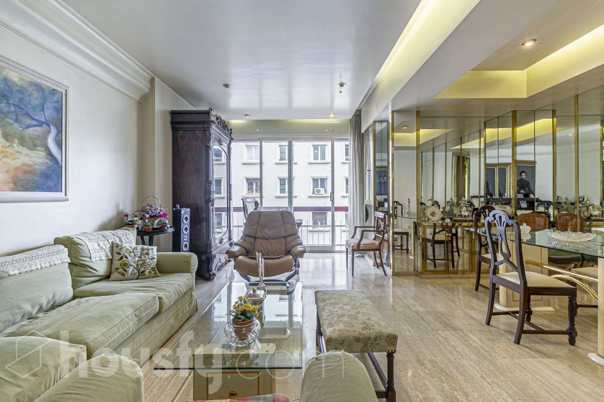 Sala de estar de Piso en venta en  Barcelona Capital con Calefacción, Parquet y Trastero