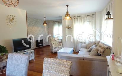 Wohnzimmer von Wohnung miete in Piélagos mit Heizung, Parkett und Möbliert