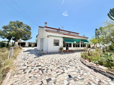 Villa mit Pool zum Verkauf in La Huerta