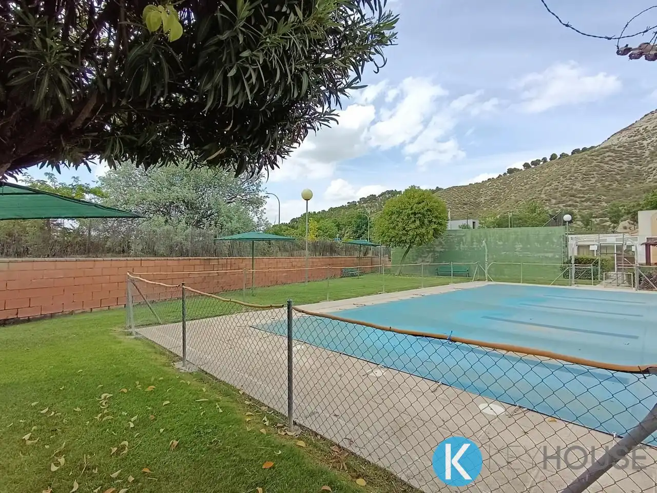 Piscina de Casa adosada en venta en Villalbilla con Aire acondicionado, Calefacción y Jardín privado