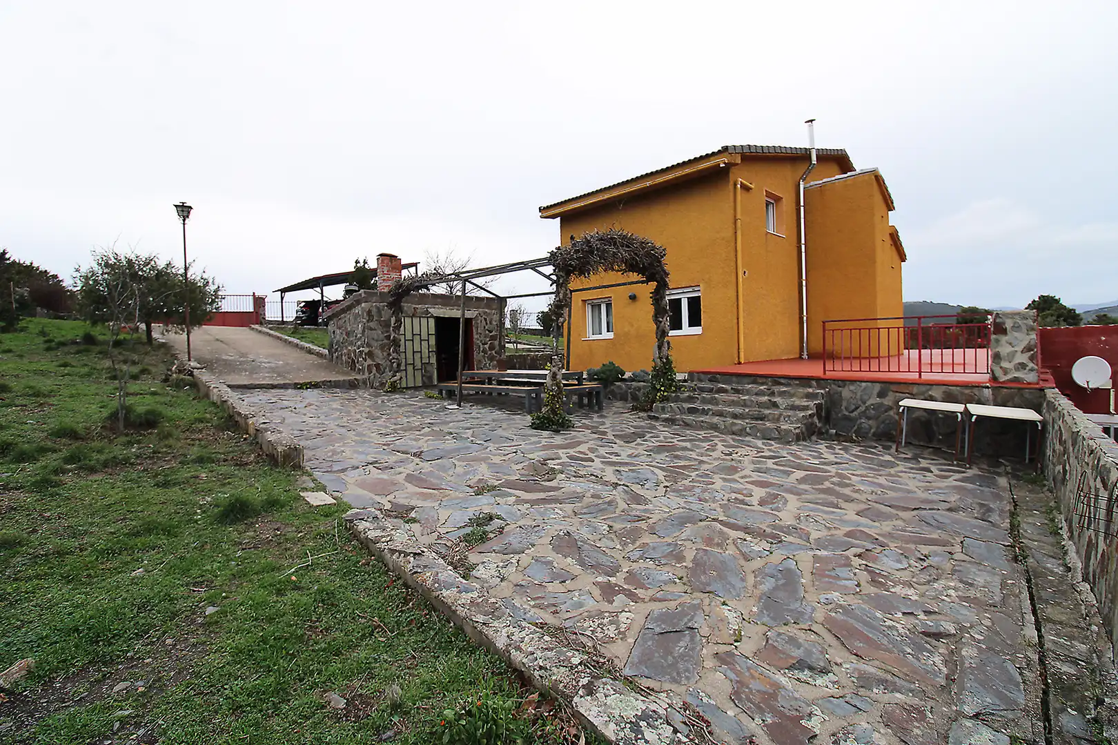 Exterior view of Houses for sale in Torremocha de Jarama  with Air Conditioner, Heating and Private garden