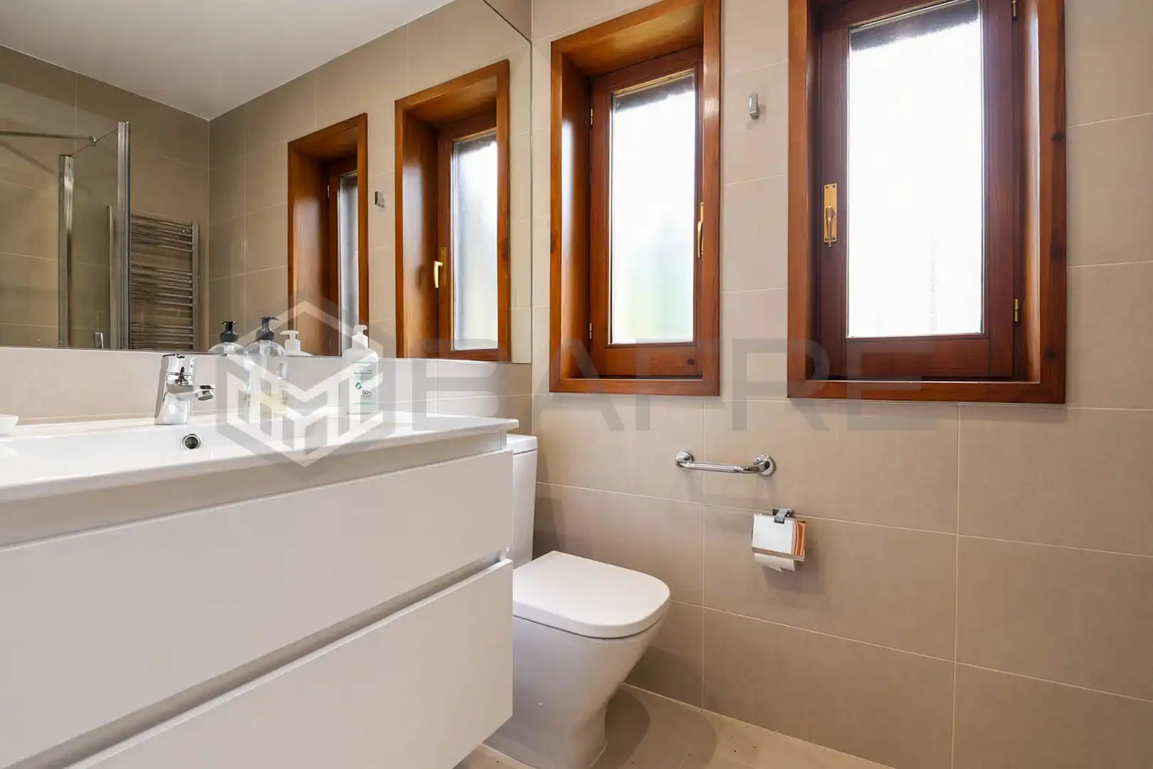 Bany de Casa o xalet en venda en Torrelodones amb Calefacció, Jardí privat i Parquet