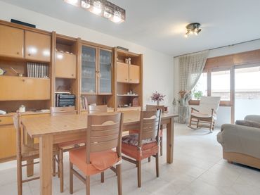 Casa amb balcó en venda a Artigues - Llefià