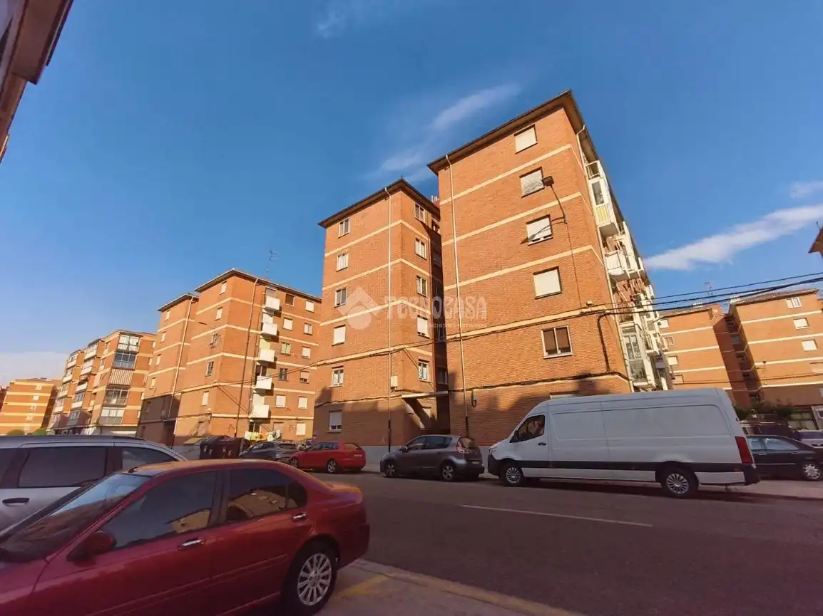 Außenansicht von Wohnung zum Verkauf in Palencia mit Heizung, Abstellraum und Balkon