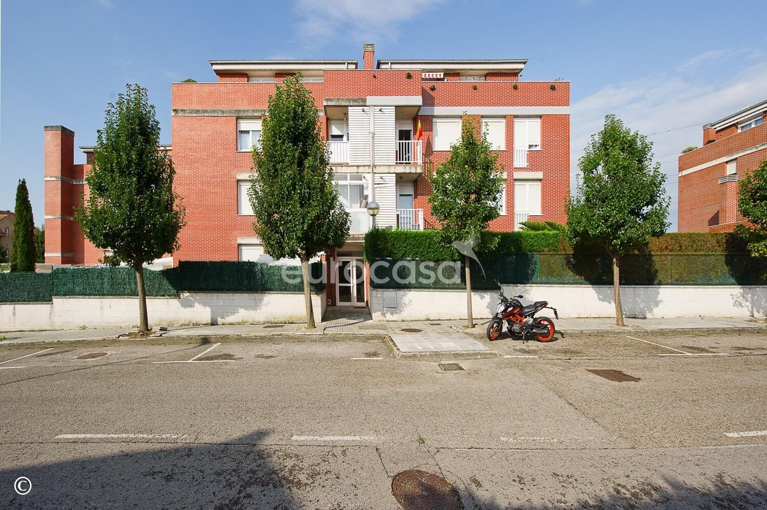 Vista exterior de Pis en venda en Santa Cruz de Bezana amb Calefacció