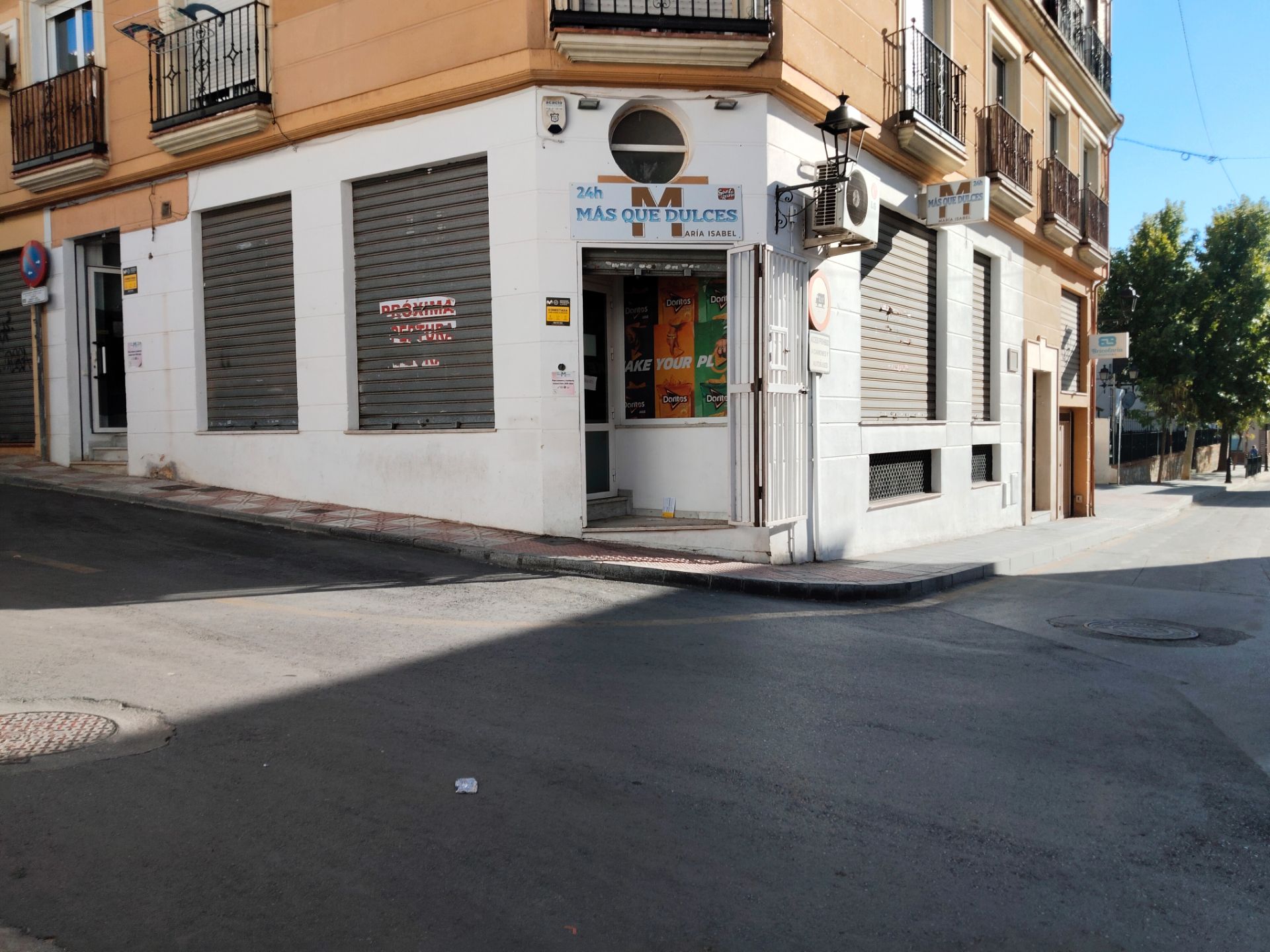Vista exterior de Local en venda en La Zubia amb Aire condicionat i Alarma