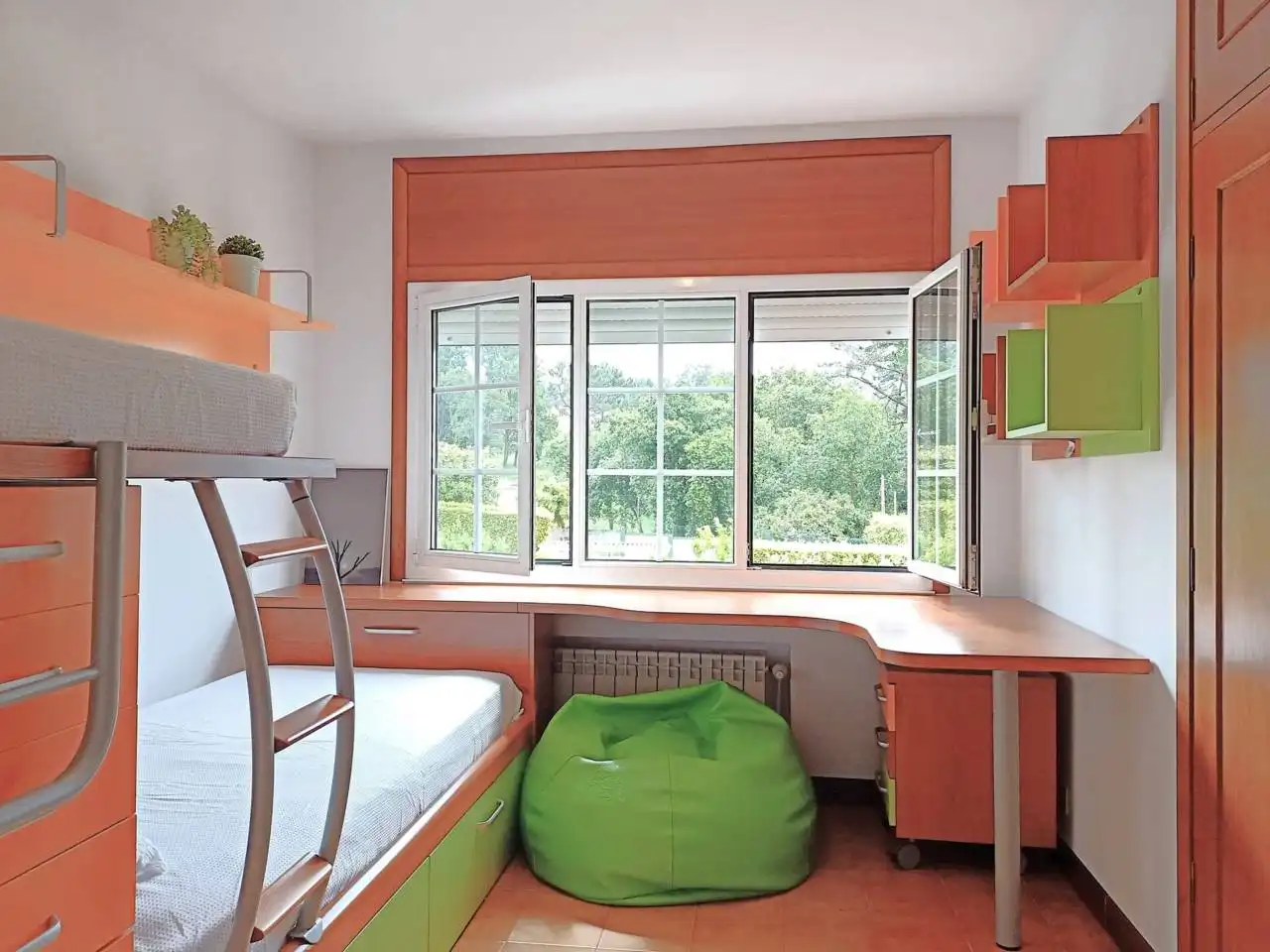 Habitación de Casa o chalet en venta en Oleiros con Calefacción
