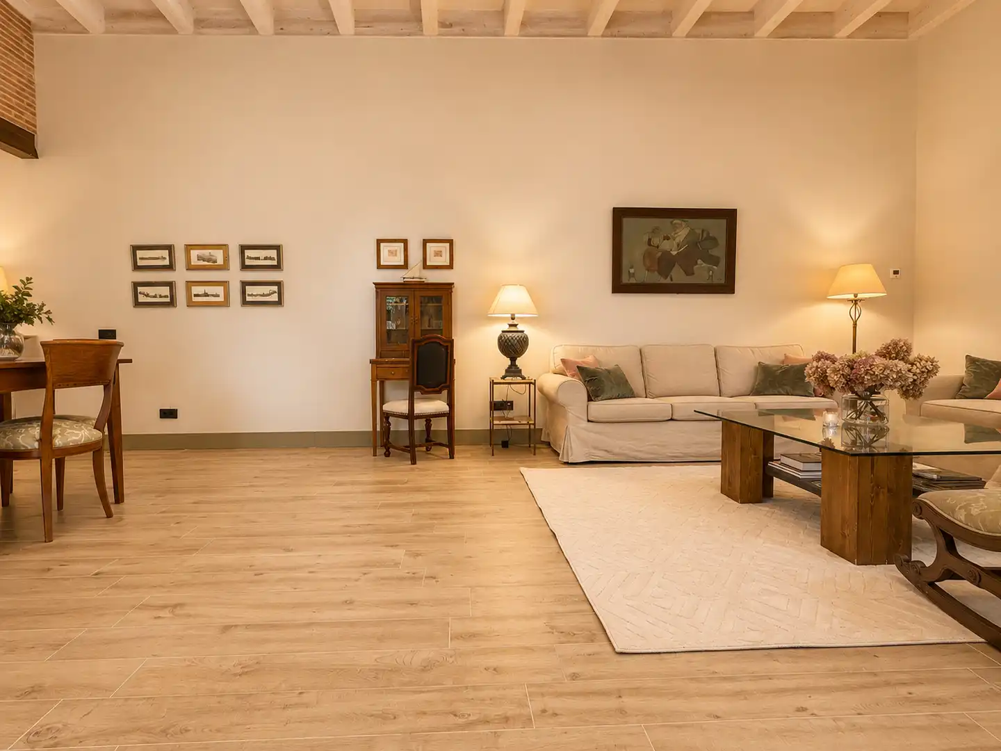 Sala d'estar de Casa o xalet en venda en Hoyo de Manzanares amb Jardí privat, Piscina i Moblat