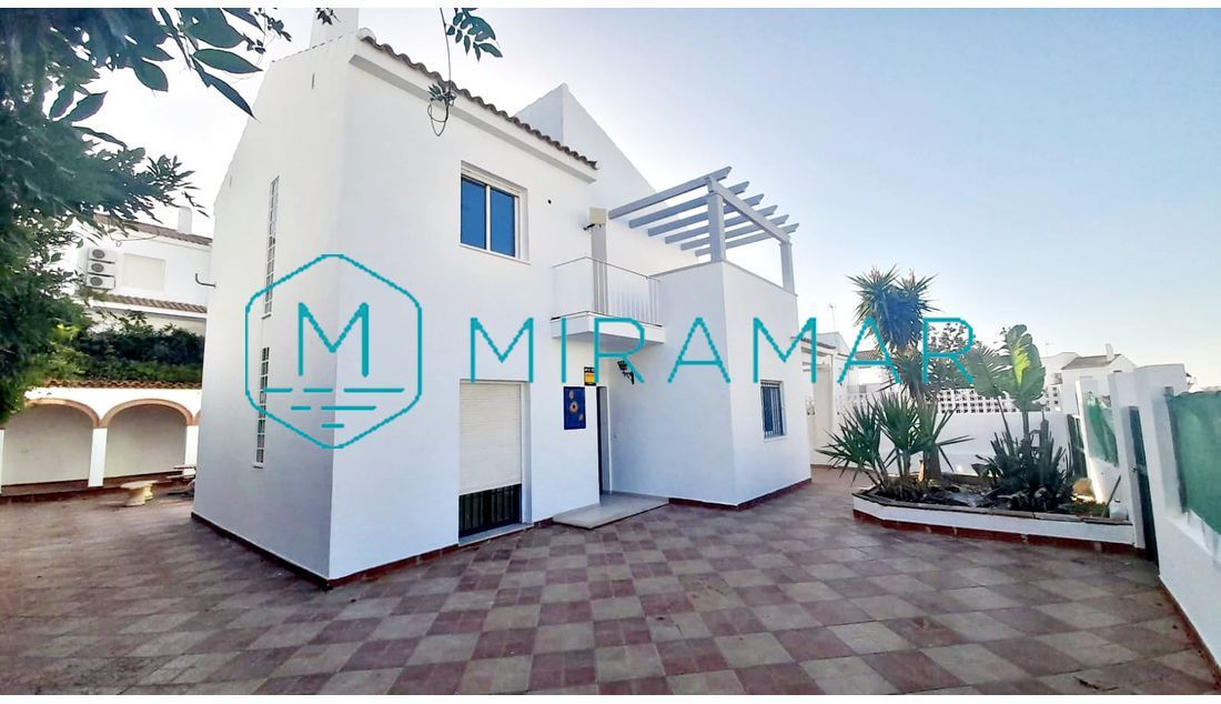 Vista exterior de Casa o xalet en venda en Villablanca amb Terrassa