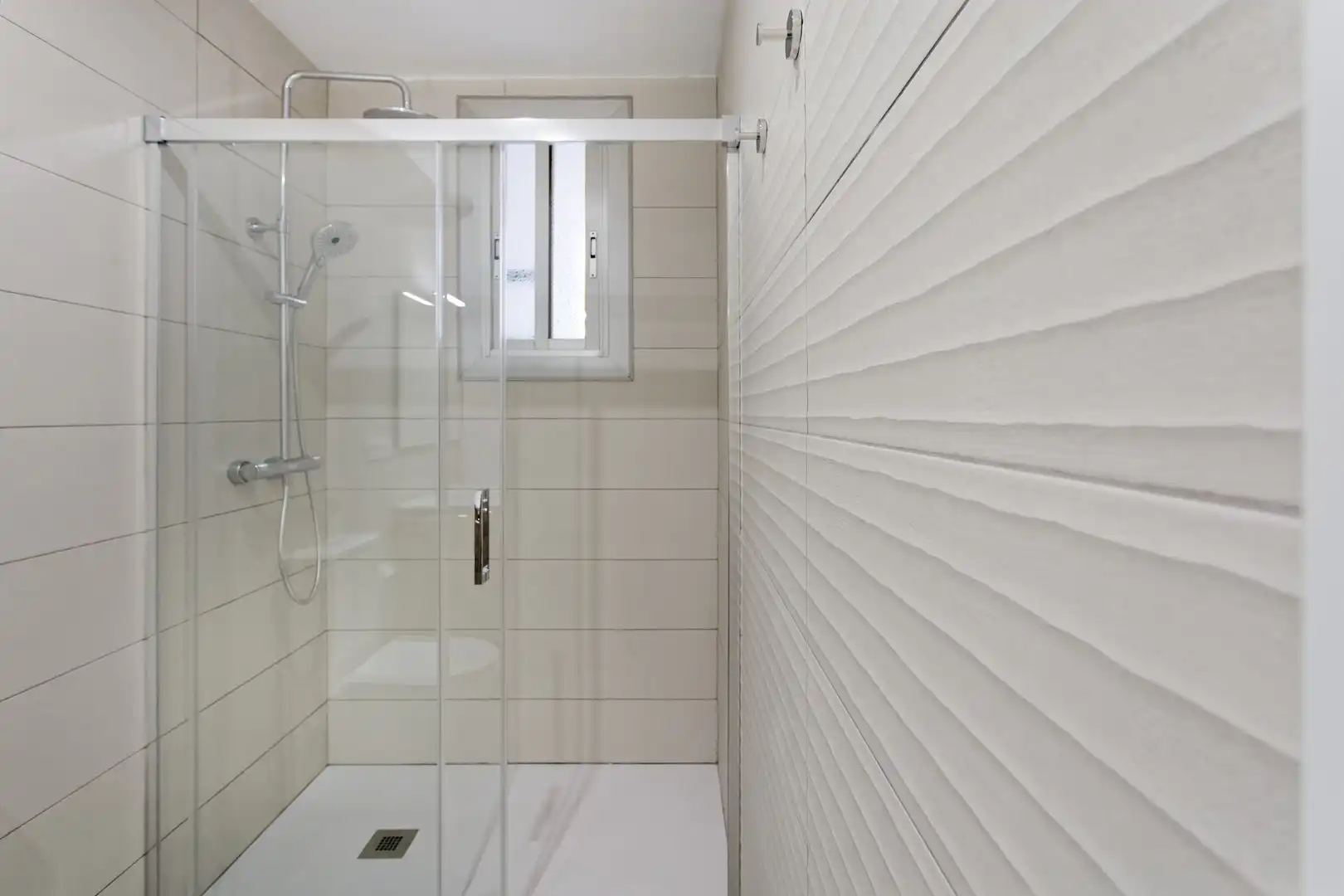 Badezimmer von Wohnung zum Verkauf in L'Hospitalet de Llobregat mit Parkett und Balkon
