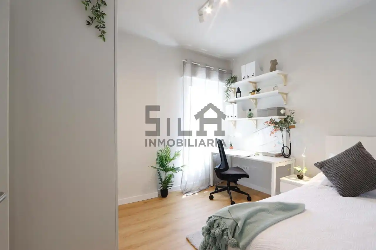 Habitación de Piso para compartir en Ourense Capital  con Calefacción y Amueblado
