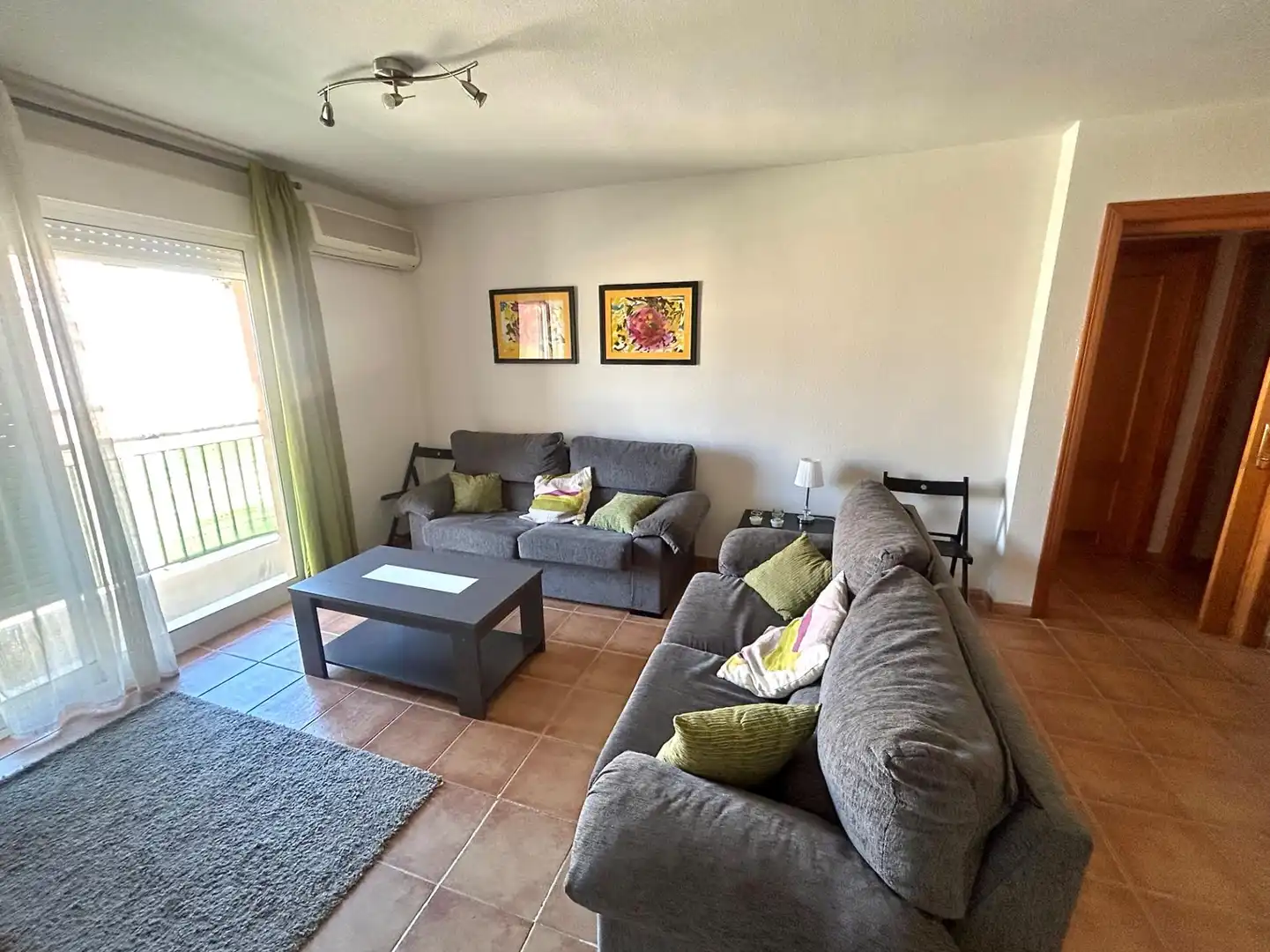 Sala de estar de Piso en venta en Roquetas de Mar con Terraza, Amueblado y Piscina comunitaria