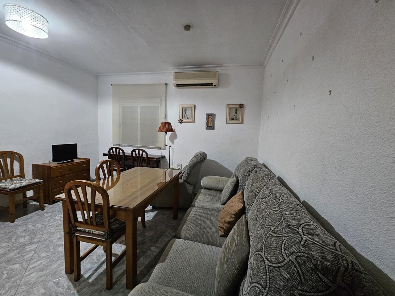 Living room of Planta baja for sale in  Sevilla Capital  with Air Conditioner and Furnished