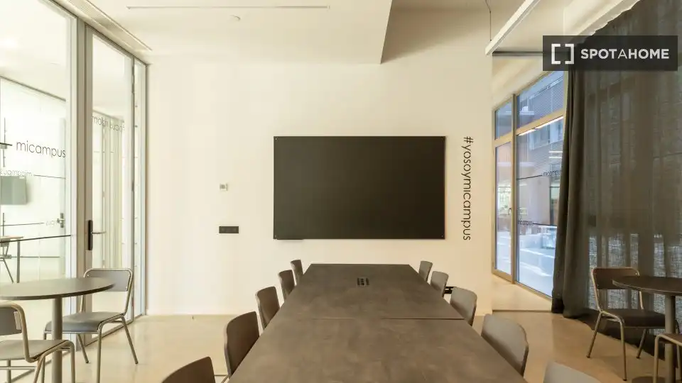 Room in Port Forum