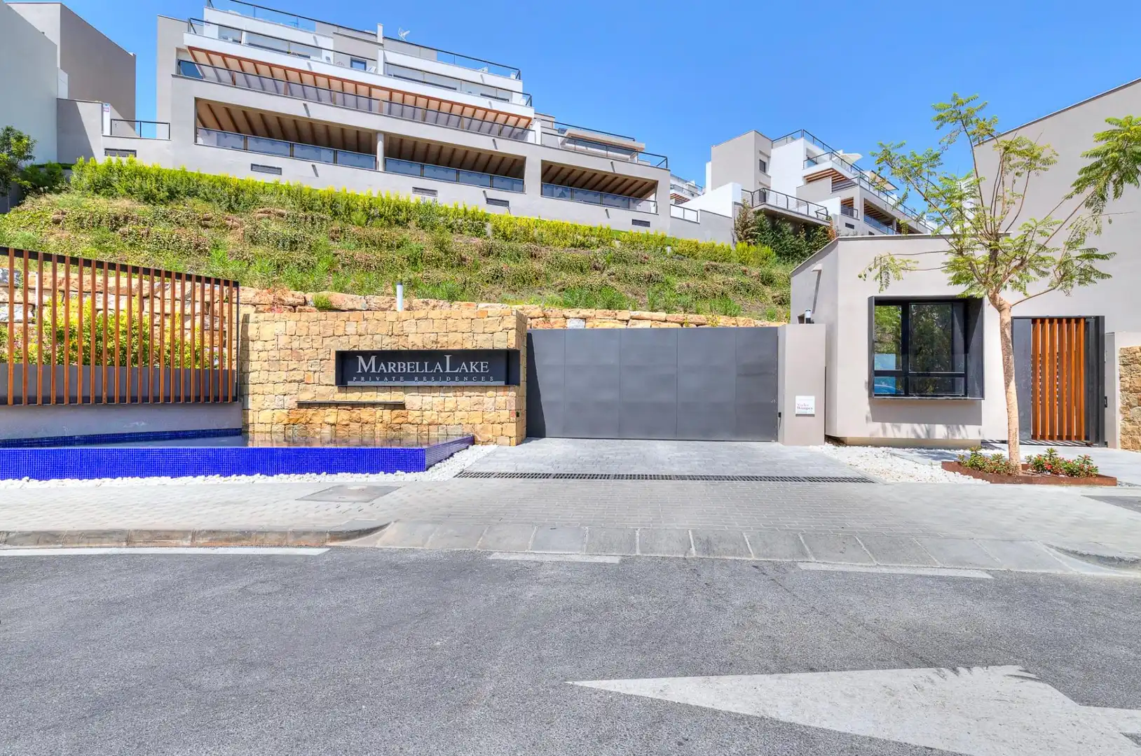 Vista exterior de Planta baixa de lloguer en Marbella amb Aire condicionat, Calefacció i Jardí privat