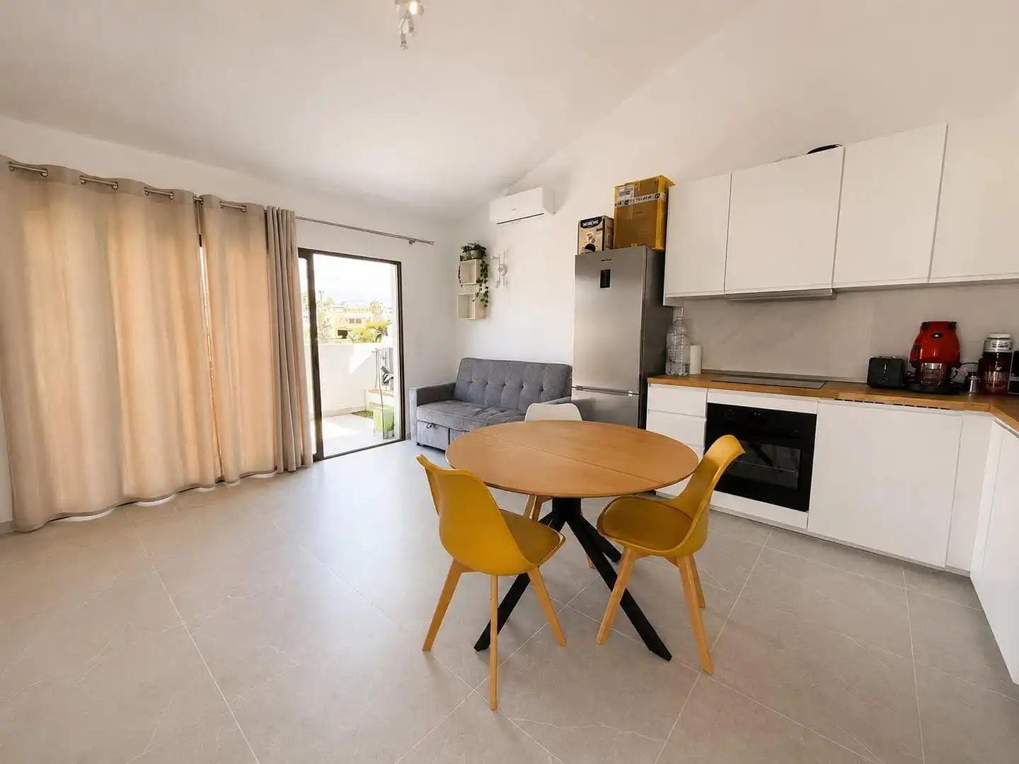Sala d'estar de Apartament de lloguer en San Miguel de Abona amb Aire condicionat, Terrassa i Balcó