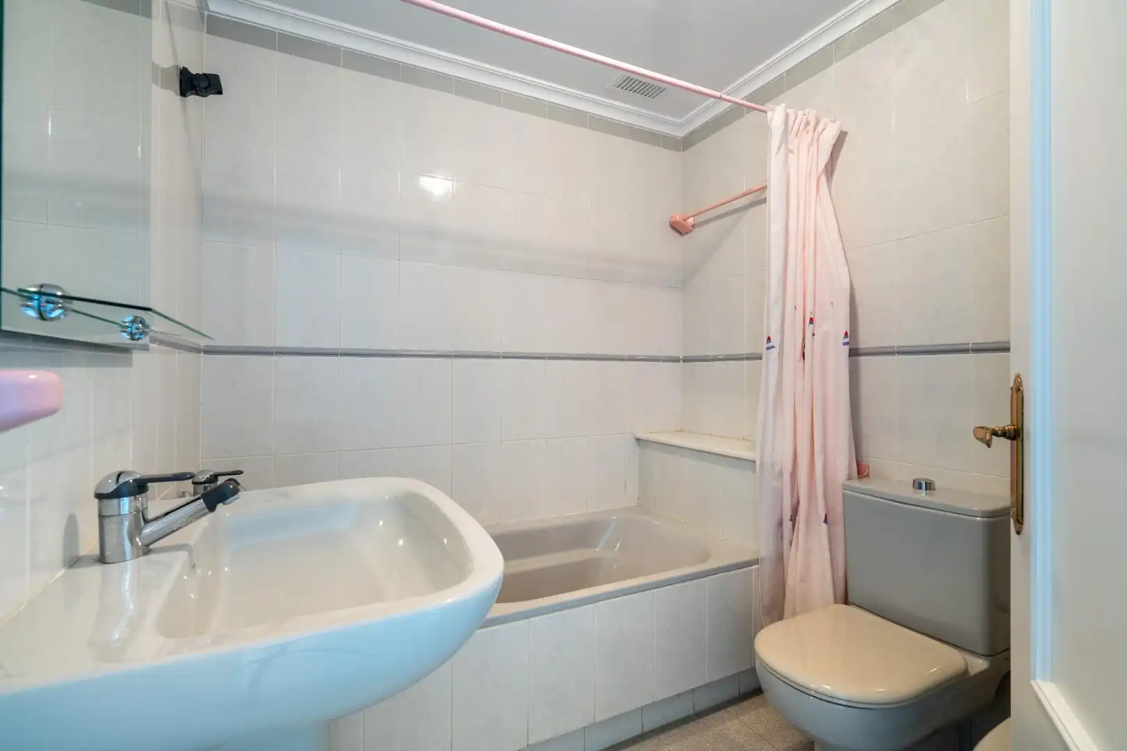 Badezimmer von Dachboden zur Miete in Roquetas de Mar mit Klimaanlage, Heizung und Privatgarten