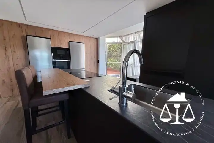 Cuina de Casa o xalet en venda en Sant Boi de Llobregat amb Aire condicionat, Calefacció i Jardí privat