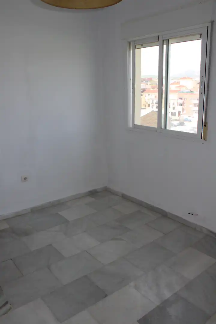Dormitori de Pis de lloguer en Las Gabias amb Rentadora i Balcó