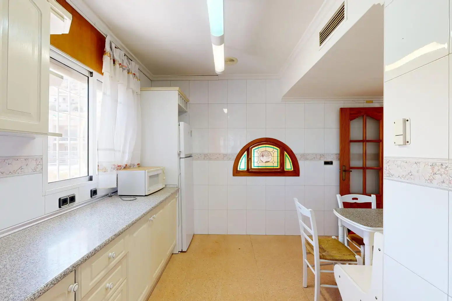 Küche von Einfamilien-Reihenhaus zum Verkauf in Murcia mit Klimaanlage, Heizung und Terrasse