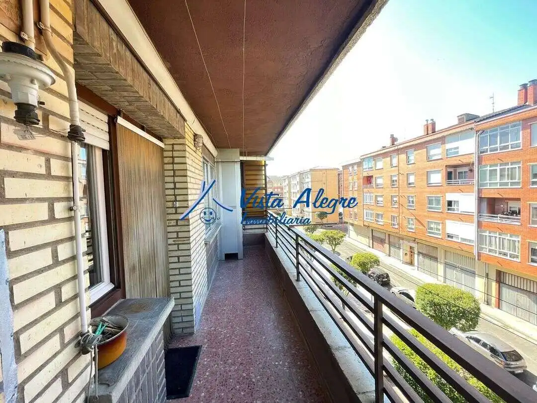 Vista exterior de Piso en venta en Haro con Calefacción, Terraza y Amueblado