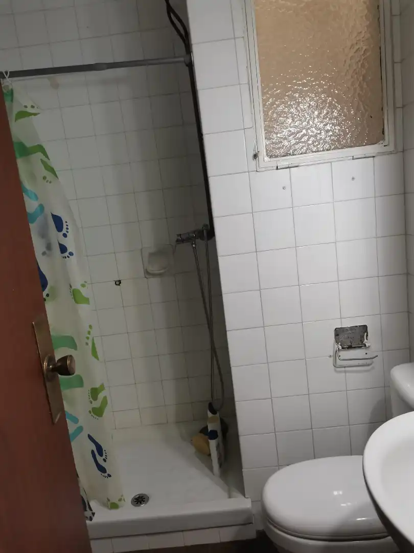 Badezimmer von Wohnung zur Miete in Cáceres mit Klimaanlage, Heizung und Parkett