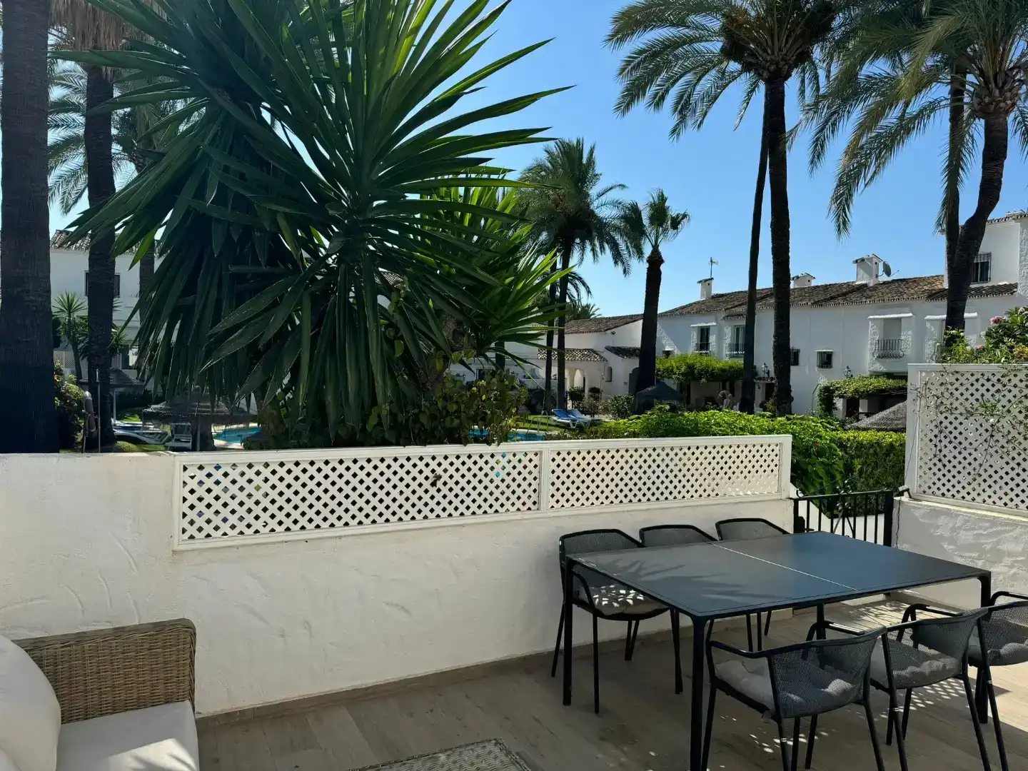 Terrasse von Wohnung zur Miete in Marbella mit Klimaanlage, Privatgarten und Parkett