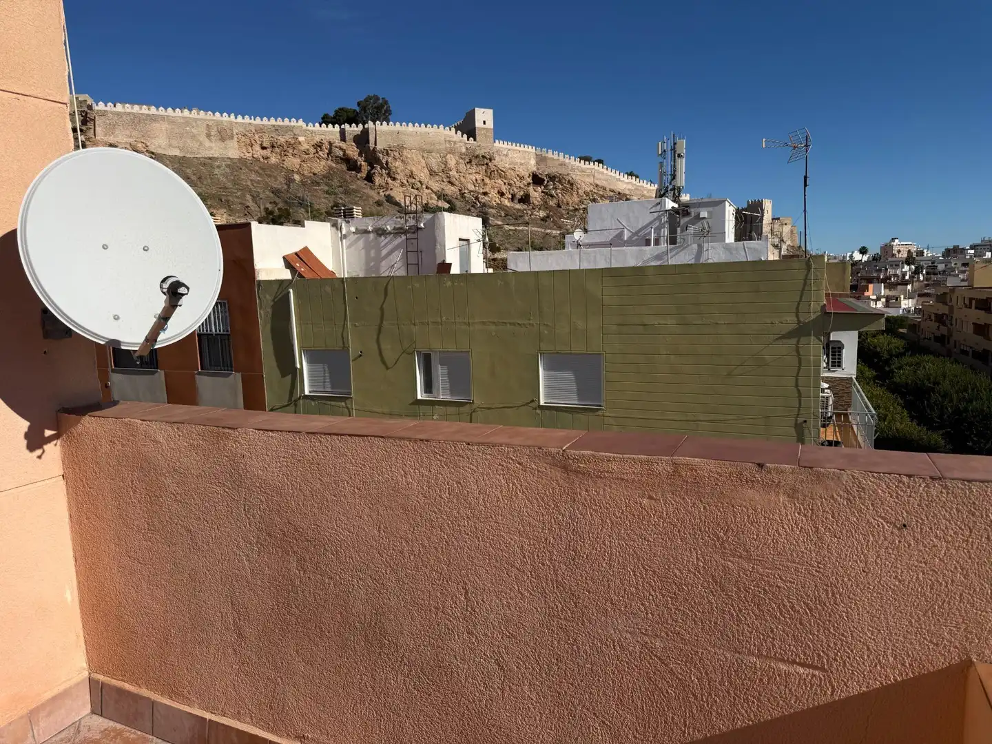 Außenansicht von Dachboden zum Verkauf in Almería mit Terrasse