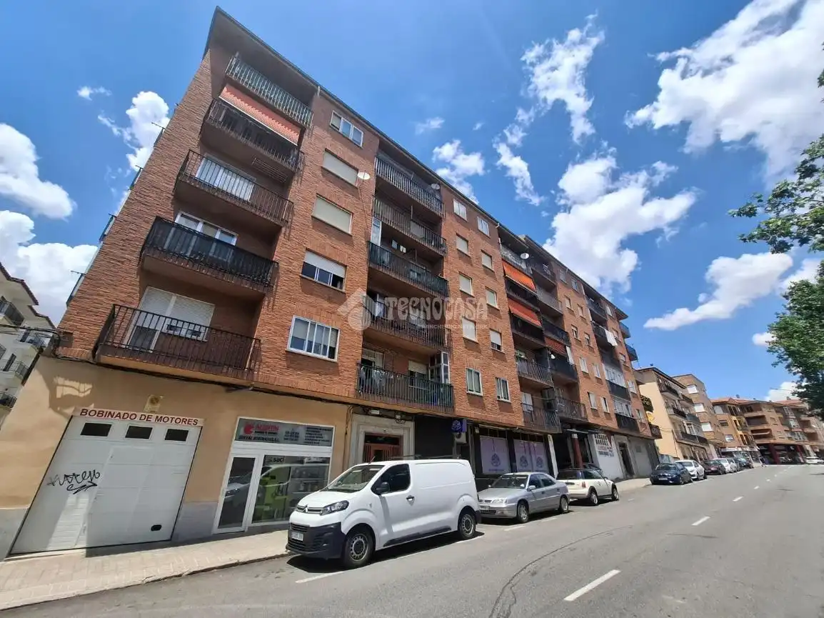 Vista exterior de Pis en venda en Ávila