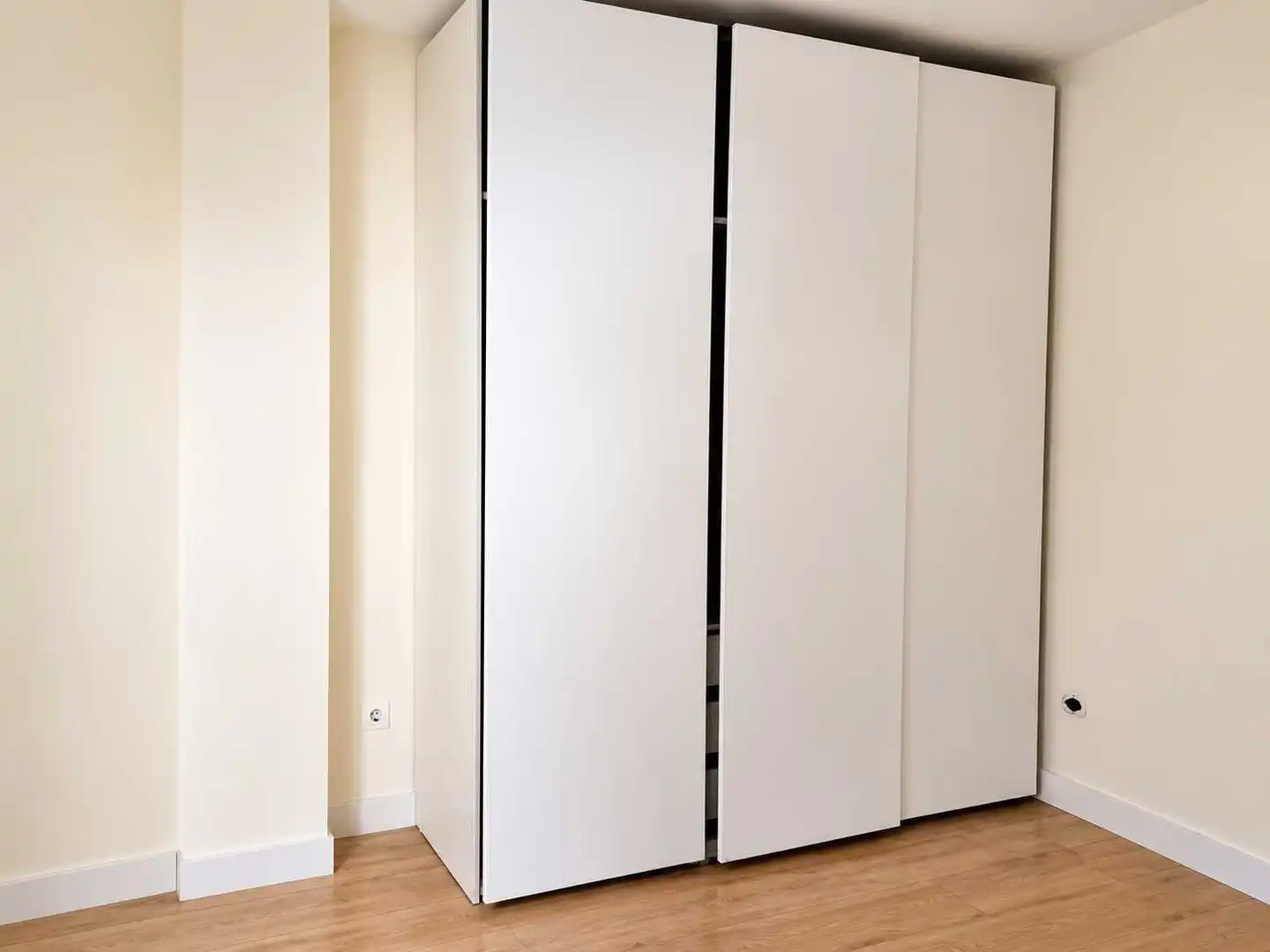 Bedroom of Flat for rent in Numancia - San Fernando
