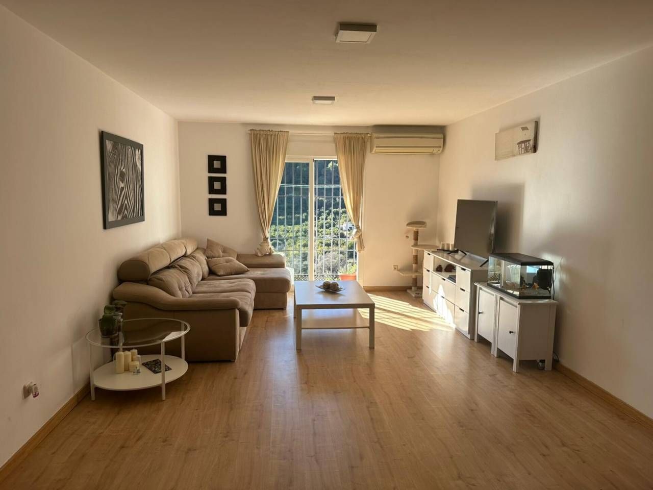 Sala de estar de Piso en venta en Ojén con Aire acondicionado, Calefacción y Parquet