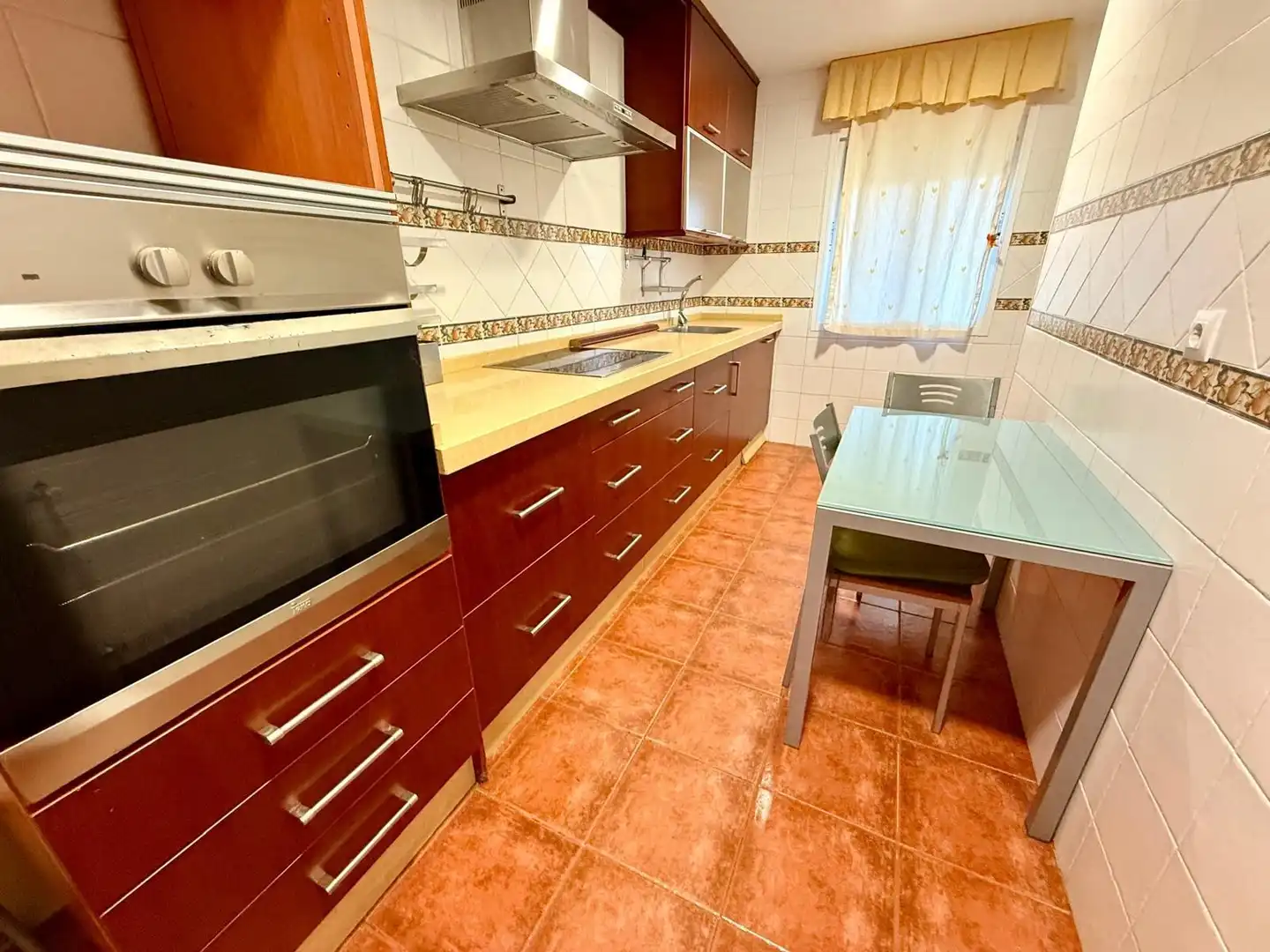 Küche von Einfamilien-Reihenhaus zur Miete in Badajoz mit Klimaanlage, Heizung und Terrasse