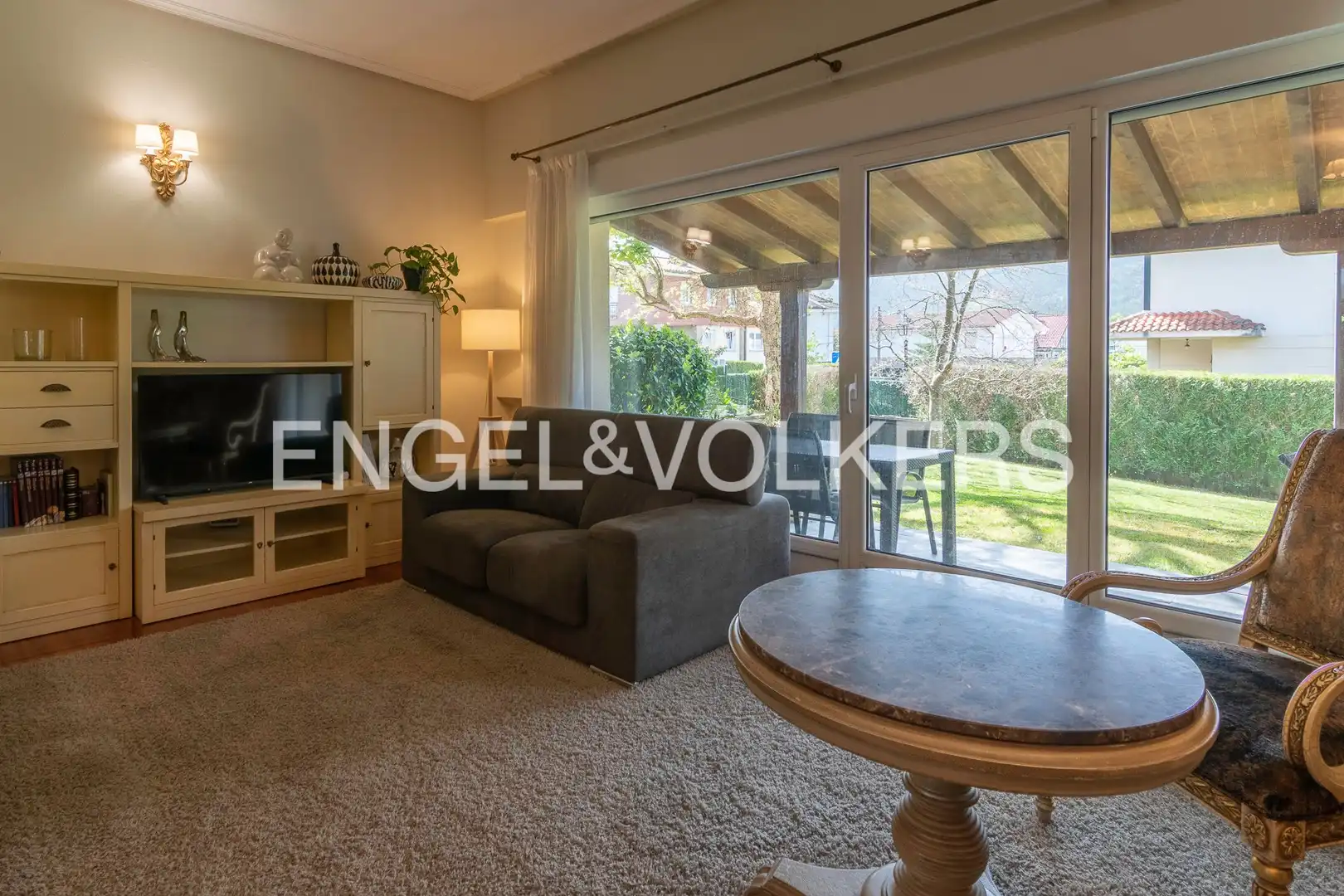 Wohnzimmer von Einfamilien-Reihenhaus zum Verkauf in Gamiz-Fika mit Heizung, Privatgarten und Terrasse