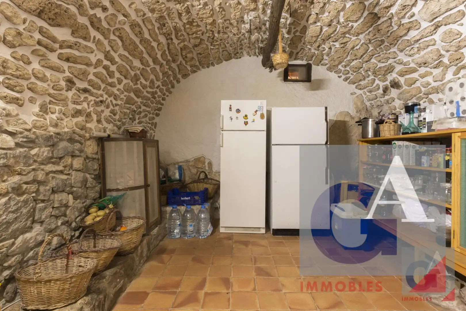 Country homes for sale in Montagut i Oix