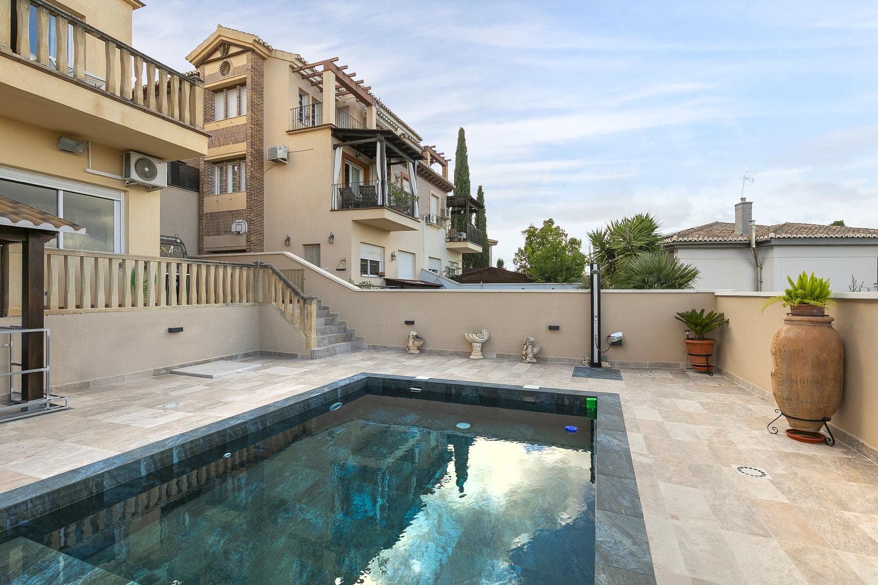 Piscina de Casa adosada en venda en Gójar amb Jardí privat, Terrassa i Piscina