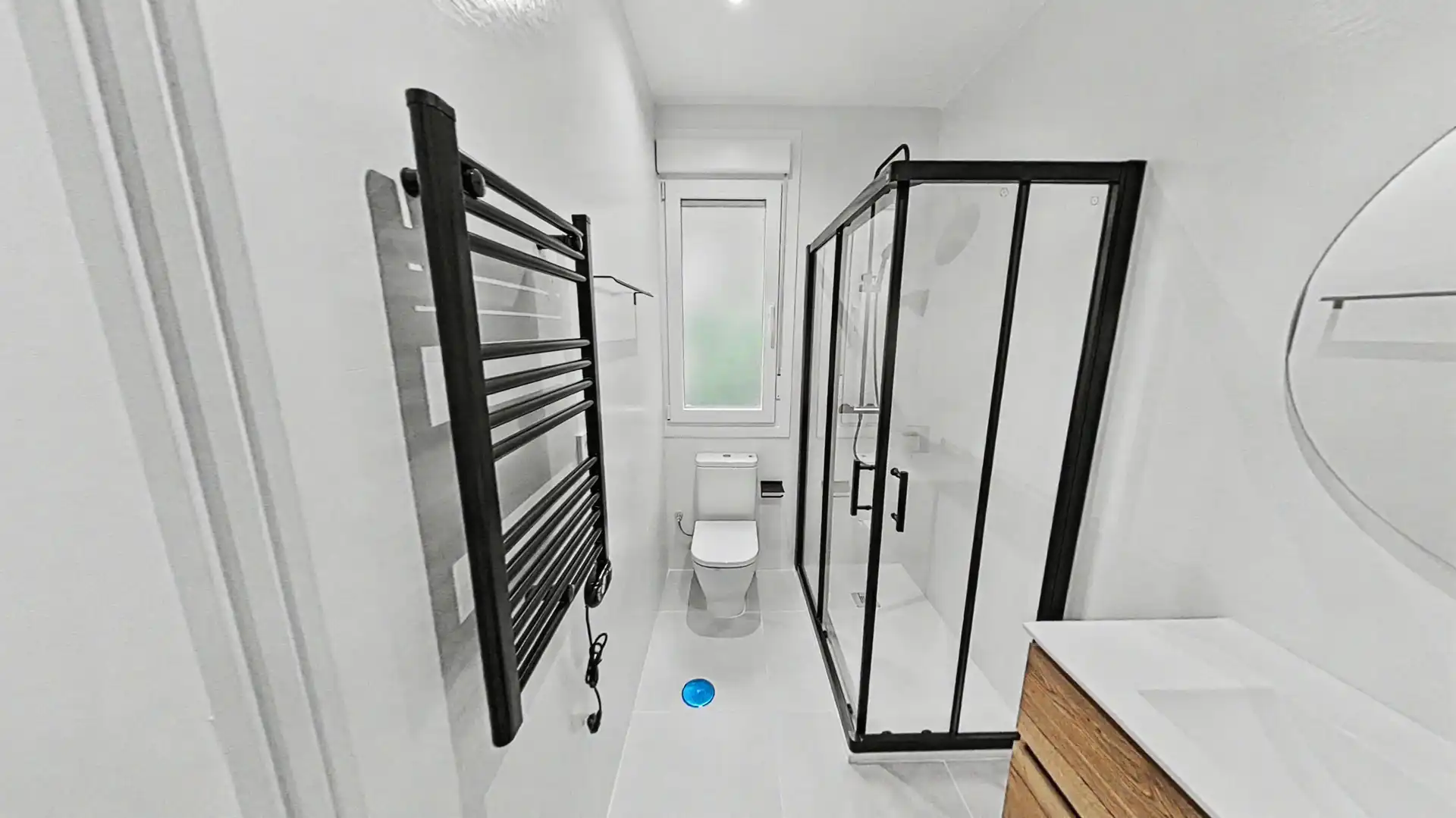 Bathroom of Flat for rent in Madrid  with Oven and Washing machine