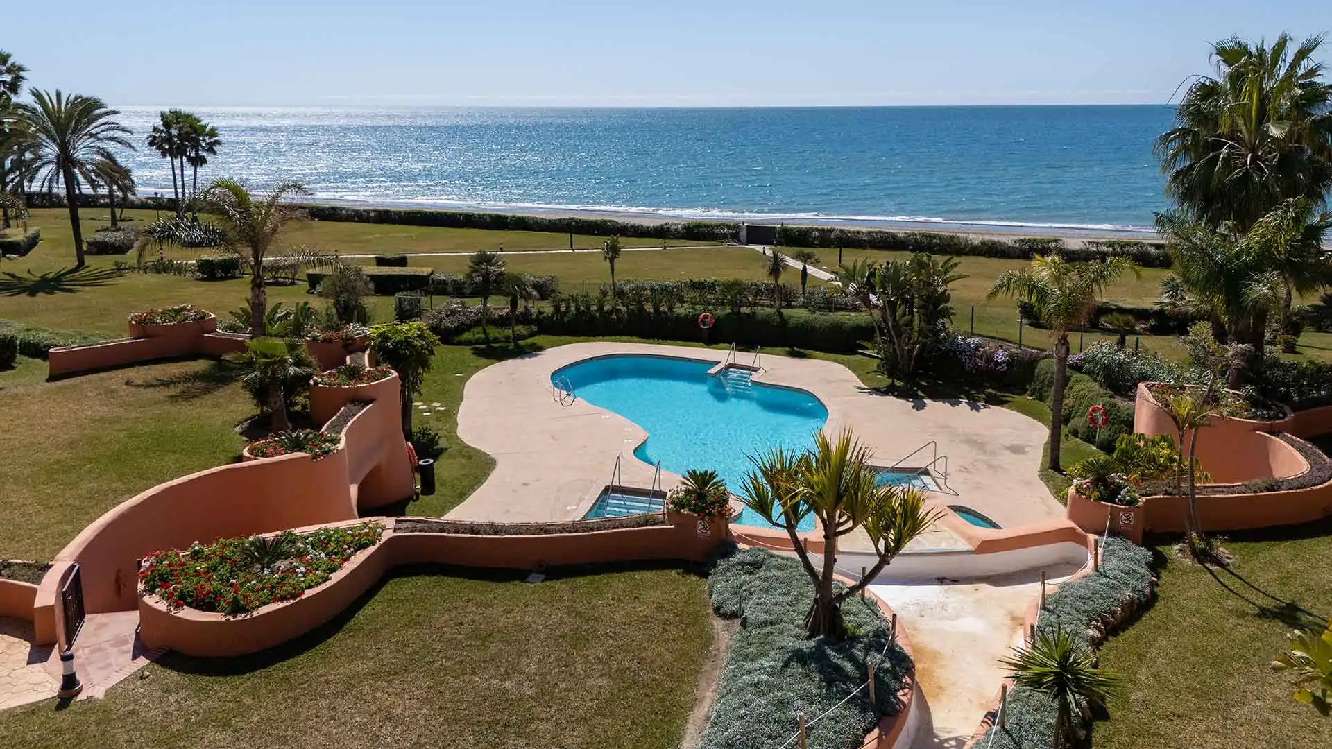 Piscina de Ático en venta en Marbella con Aire acondicionado, Terraza y Trastero