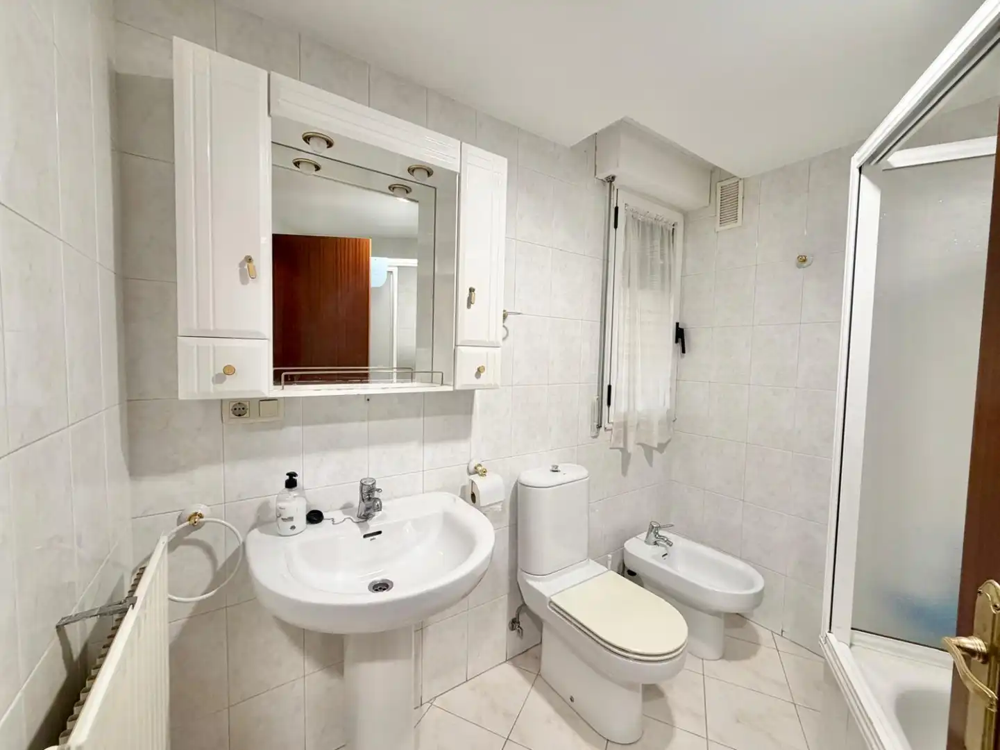 Baño de Piso de alquiler en  Logroño con Calefacción, Parquet y Amueblado