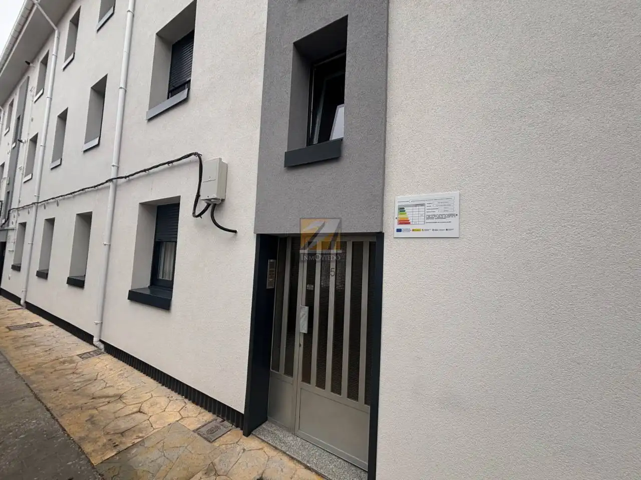 Vista exterior de Pis en venda en Oviedo  amb Calefacció i Moblat